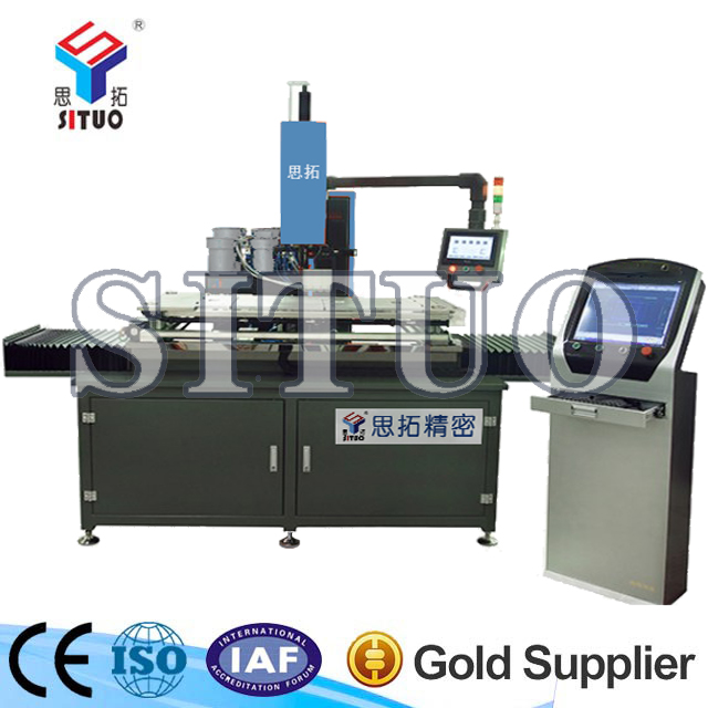 ４工位鉚接中心